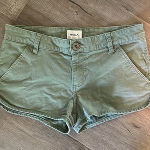 RVCA woman’s green khaki shorts - size 26